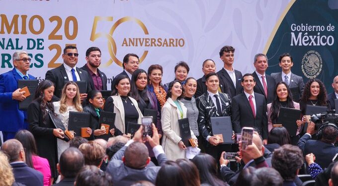 Isaac del Toro enfrenta presentación errónea en la entrega del PND 2025