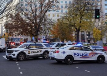Ataque armado deja heridos a dos guardias nacionales en el centro de Washington
