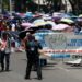 Maestros de la CNTE confrontan vallas y levantan plantón legislativo