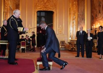 David Beckham recibe el título de caballero del rey Carlos III