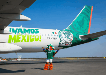 Aeronave de VivaAerobus porta imagen del Tricolor en apoyo al Mundial