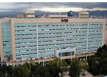 Secretaría Anticorrupción castiga a proveedor del IMSS por información falsa