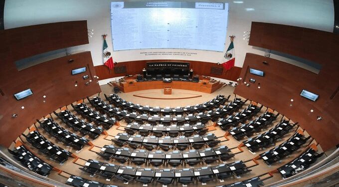 Senado depura lista de aspirantes a la FGR tras salida de Gertz Manero