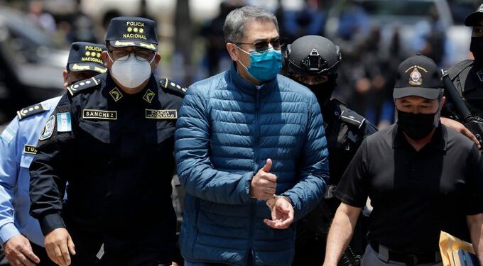 Juan Orlando Hernández queda libre tras indulto total de Donald Trump