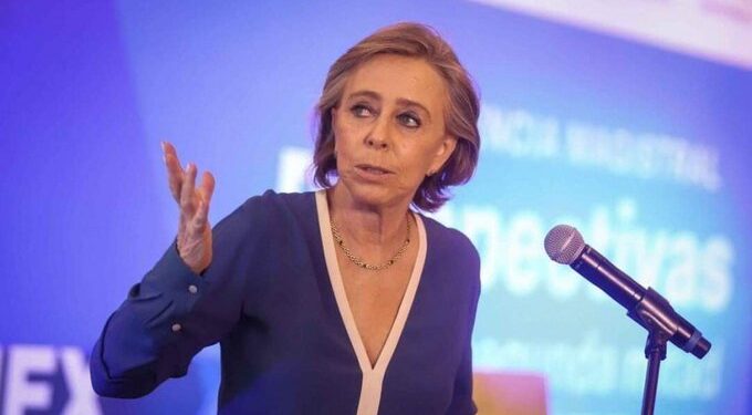 FGR abre proceso penal contra María Amparo Casar por pensión posmortem de Pemex