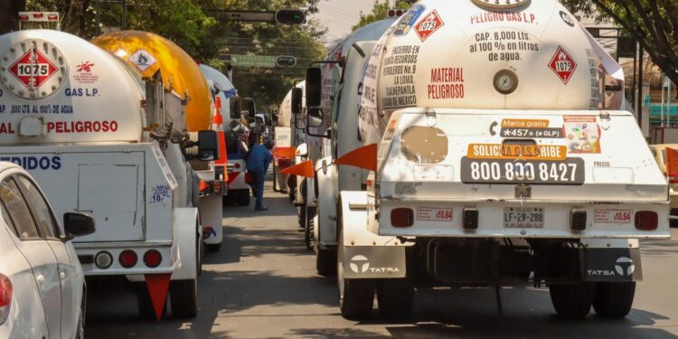 México inicia certificación obligatoria para operadores de pipas de gas en 2026