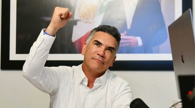 Con miras a 2030, Alito Moreno acusa a Epigmenio Ibarra de apropiarse de dinero público