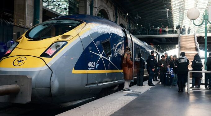 Fallo eléctrico paraliza el Eurotúnel y obliga a suspender trenes entre Londres y Europa