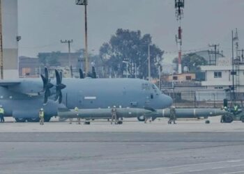 Avión militar de Estados Unidos aterriza en Toluca y autoridades no informan motivo