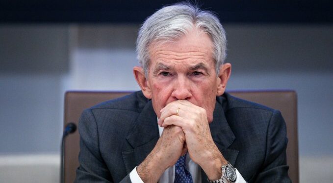 Exjefes de la Fed advierten que investigación a Powell amenaza la autonomía del banco central