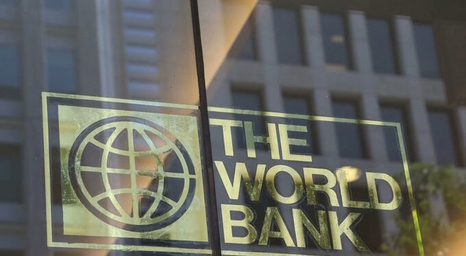 Banco Mundial eleva previsión global, pero alerta por crecimiento débil y mayor desigualdad