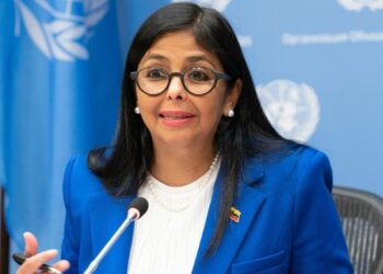 Delcy Rodríguez asume presidencia interina de Venezuela entre presiones internas y advertencias de Washington