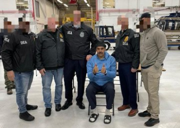 Maduro llega esposado a Nueva York bajo custodia federal de EE. UU.