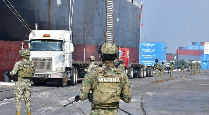 Defensa de marinos acusa a la FGR de ocultar parte del expediente por huachicol fiscal