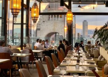 México prepara al sector restaurantero y hotelero con inglés rumbo al Mundial 2026