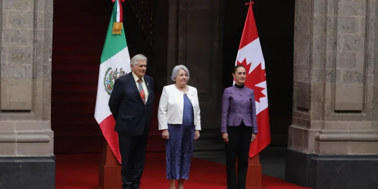 Sheinbaum recibe a Mary Simon en Palacio Nacional y pone en el centro los derechos indígenas