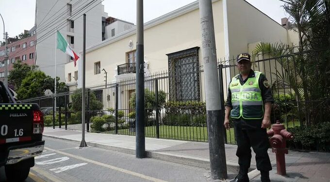Brasil resguarda la embajada de México en Perú tras ruptura diplomática