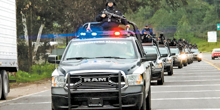 Ataque armado en Epitacio Huerta deja tres policías heridos y dos presuntos agresores abatidos