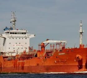Trump insiste en que México suspenderá el envío de petróleo a Cuba