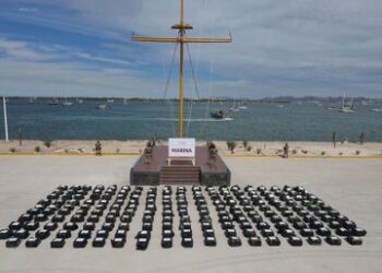 Secretaría de Marina y Guardia Costera de EU aseguran 188 bultos con toneladas de cocaína en operativo conjunto