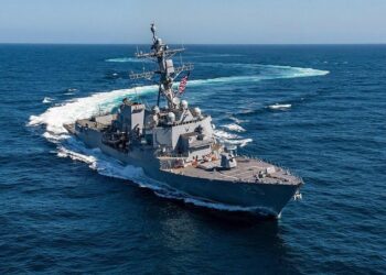 Colisionan dos buques de la Marina de EU en el Caribe; hay dos militares heridos