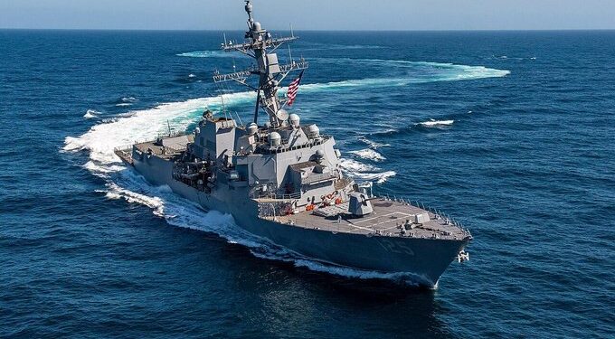 Colisionan dos buques de la Marina de EU en el Caribe; hay dos militares heridos