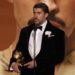 Bad Bunny irrumpe en los Grammy con mensaje político contra ICE antes del Super Bowl