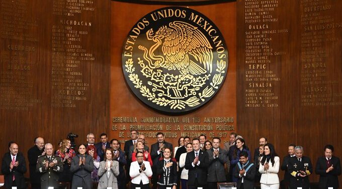 Sheinbaum reivindica la soberanía y la justicia social en el aniversario de la Constitución
