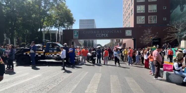 Evacúan Ciudad Judicial en la colonia Doctores por presunta amenaza de bomba