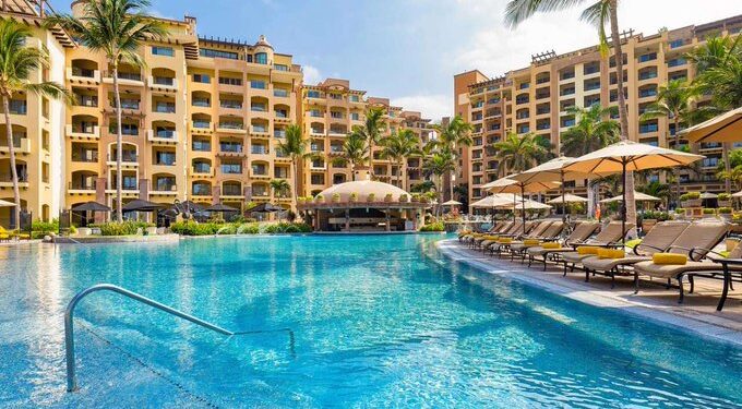 Hacienda bloquea a 7 vinculados al CJNG por fraude en tiempos compartidos; hay denuncias ante la FGR