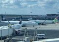 Caen acciones de aerolíneas y grupos aeroportuarios en la BMV tras cancelación de vuelos