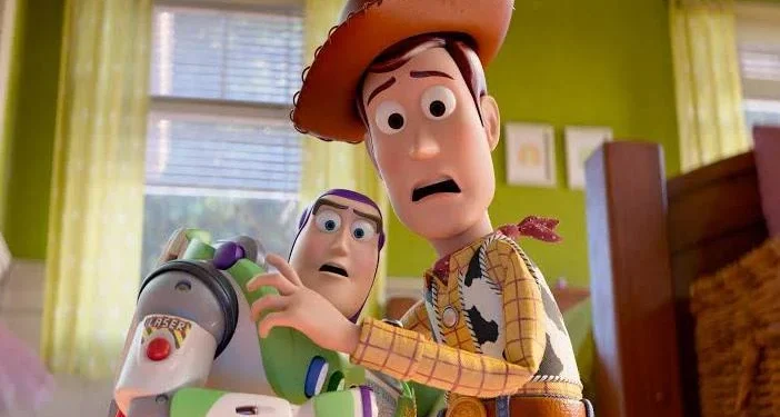 Toy Story 5 presenta a Lilypad, la villana tecnológica que desafía a Woody y Buzz