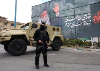 Escala la tensión: Trump habla de diálogo con Irán mientras lanza nuevas amenazas