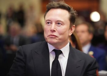 Elon Musk rompe récord de riqueza y se mantiene como el hombre más rico del planeta