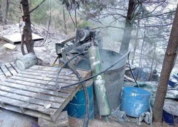 Marina desmantela dos laboratorios clandestinos en Durango y asegura droga y precursores