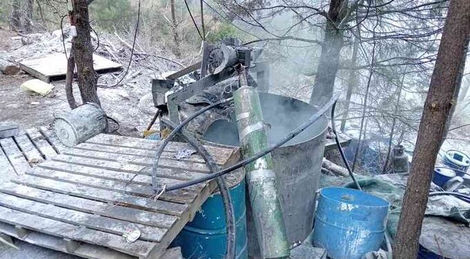 Marina desmantela dos laboratorios clandestinos en Durango y asegura droga y precursores