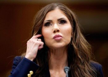 Trump releva a Kristi Noem del DHS y designa a Markwayne Mullin como su sustituto