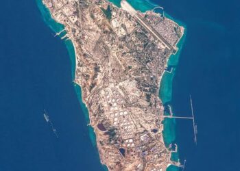 EE. UU. bombardea la isla petrolera de Kharg: Trump afirma que “arrasó” objetivos militares iraníes