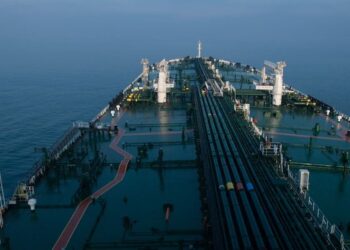 Estados Unidos permite a India comprar petróleo ruso ante tensión en el Estrecho de Ormuz