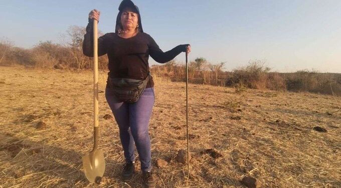 “Vámonos a casa”: Ceci Flores halla restos que podrían ser de su hijo desaparecido