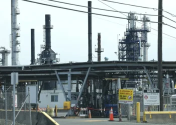 Guerra en Medio Oriente: Trump ofrece escoltas en Ormuz mientras el petróleo supera los 80 dólares