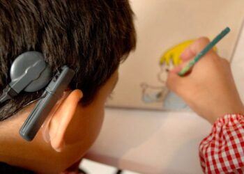 Corte obliga al IMSS a cubrir prótesis y audífonos a menores; Batres vota en contra por presupuesto