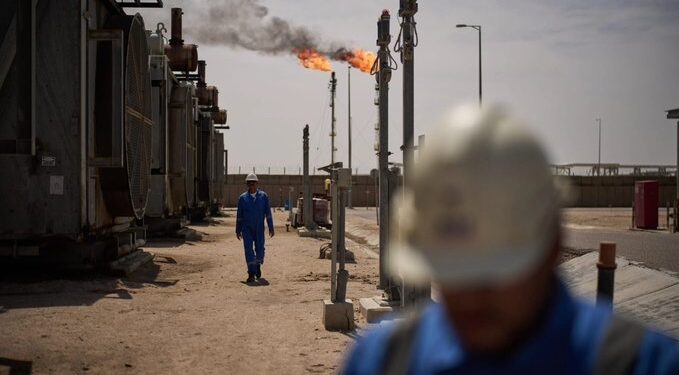 Mercados en alerta: petróleo sube y bolsas caen por escalada del conflicto