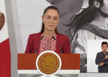 Gobierno alista salud universal mientras enfrenta críticas por informe internacional