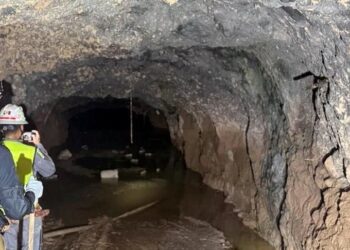 Rescatan con vida a segundo minero tras 13 días atrapado en mina de Sinaloa