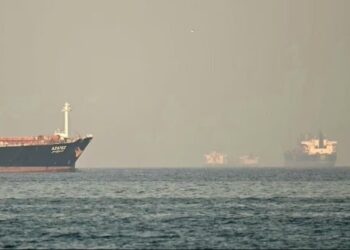 Irán endurece control en Ormuz y eleva tensión con EU tras ataques a buques