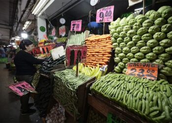 Inflación cede en abril, pero sigue fuera del objetivo de Banxico