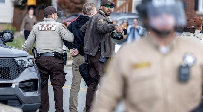 Texas activa la Ley SB4: policías podrán detener a migrantes por sospecha de estancia irregular