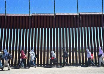 Tribunal asesta revés a Trump y tumba su política de asilo en la frontera