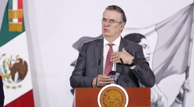Investigan estancia del hijo de Ebrard en embajada de Reino Unido